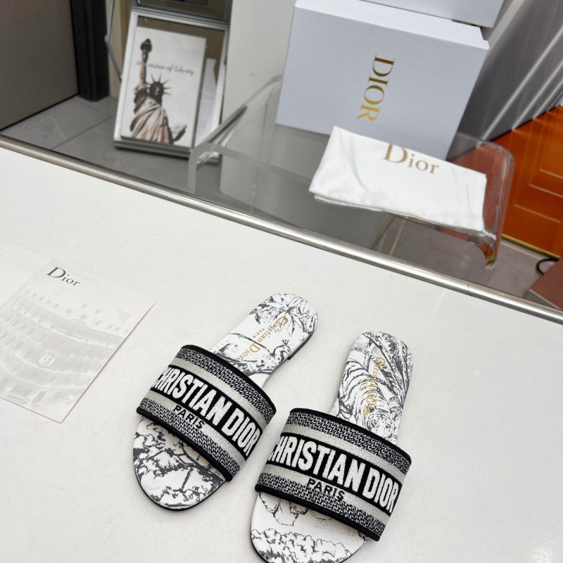 ch**an D*or slippers